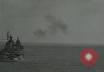 Standbild US-Kriegsschiffe und Portland Klasse Cruiser firing guns Insel Peleliu, 1944, aus Sekunde 13 historischem Filmmaterial Videoclip 65675024981