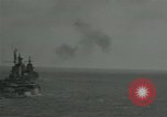 Standbild US-Kriegsschiffe und Portland Klasse Cruiser firing guns Insel Peleliu, 1944, aus Sekunde 14 historischem Filmmaterial Videoclip 65675024981