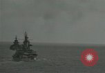 Standbild US-Kriegsschiffe und Portland Klasse Cruiser firing guns Insel Peleliu, 1944, aus Sekunde 33 historischem Filmmaterial Videoclip 65675024981