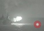 Standbild US-Kriegsschiffe und Portland Klasse Cruiser firing guns Insel Peleliu, 1944, aus Sekunde 36 historischem Filmmaterial Videoclip 65675024981