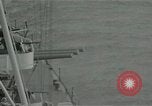 Standbild American naval Bombardierung Peleliu Palau, 1944, aus Sekunde 3 historischem Filmmaterial Videoclip 65675024982