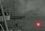 Standbild American naval Bombardierung Peleliu Palau, 1944, aus Sekunde 9 historischem Filmmaterial Videoclip 65675024982