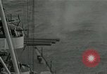 Standbild American naval Bombardierung Peleliu Palau, 1944, aus Sekunde 10 historischem Filmmaterial Videoclip 65675024982