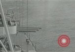 Standbild American naval Bombardierung Peleliu Palau, 1944, aus Sekunde 11 historischem Filmmaterial Videoclip 65675024982