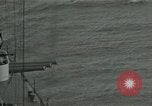 Standbild American naval Bombardierung Peleliu Palau, 1944, aus Sekunde 12 historischem Filmmaterial Videoclip 65675024982