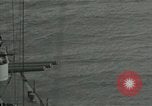 Standbild American naval Bombardierung Peleliu Palau, 1944, aus Sekunde 13 historischem Filmmaterial Videoclip 65675024982