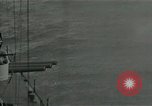 Standbild American naval Bombardierung Peleliu Palau, 1944, aus Sekunde 15 historischem Filmmaterial Videoclip 65675024982