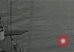 Standbild American naval Bombardierung Peleliu Palau, 1944, aus Sekunde 16 historischem Filmmaterial Videoclip 65675024982