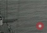 Standbild American naval Bombardierung Peleliu Palau, 1944, aus Sekunde 17 historischem Filmmaterial Videoclip 65675024982