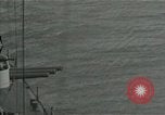 Standbild American naval Bombardierung Peleliu Palau, 1944, aus Sekunde 18 historischem Filmmaterial Videoclip 65675024982