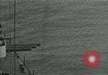 Standbild American naval Bombardierung Peleliu Palau, 1944, aus Sekunde 19 historischem Filmmaterial Videoclip 65675024982