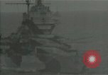 Standbild American naval Bombardierung Peleliu Palau, 1944, aus Sekunde 23 historischem Filmmaterial Videoclip 65675024982