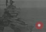 Standbild American naval Bombardierung Peleliu Palau, 1944, aus Sekunde 27 historischem Filmmaterial Videoclip 65675024982