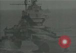 Standbild American naval Bombardierung Peleliu Palau, 1944, aus Sekunde 28 historischem Filmmaterial Videoclip 65675024982