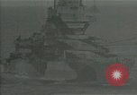 Standbild American naval Bombardierung Peleliu Palau, 1944, aus Sekunde 30 historischem Filmmaterial Videoclip 65675024982