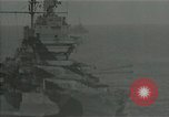 Standbild American naval Bombardierung Peleliu Palau, 1944, aus Sekunde 34 historischem Filmmaterial Videoclip 65675024982