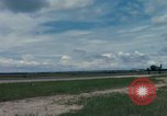 Immagine di Controller di aeromobili Il Vietnam, 1967, secondo 4 filmato di repertorio 65675025004