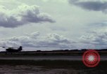 Immagine di Controller di aeromobili Il Vietnam, 1967, secondo 22 filmato di repertorio 65675025004