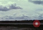Immagine di Controller di aeromobili Il Vietnam, 1967, secondo 23 filmato di repertorio 65675025004