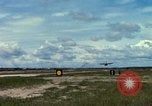 Immagine di Controller di aeromobili Il Vietnam, 1967, secondo 26 filmato di repertorio 65675025004