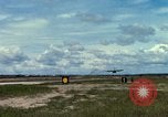 Immagine di Controller di aeromobili Il Vietnam, 1967, secondo 27 filmato di repertorio 65675025004