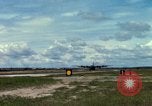 Immagine di Controller di aeromobili Il Vietnam, 1967, secondo 31 filmato di repertorio 65675025004