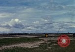 Immagine di Controller di aeromobili Il Vietnam, 1967, secondo 42 filmato di repertorio 65675025004