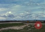 Immagine di Controller di aeromobili Il Vietnam, 1967, secondo 44 filmato di repertorio 65675025004