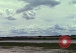 Immagine di Controller di aeromobili Il Vietnam, 1967, secondo 48 filmato di repertorio 65675025004