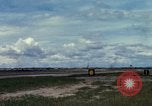 Immagine di Controller di aeromobili Il Vietnam, 1967, secondo 51 filmato di repertorio 65675025004