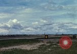 Immagine di Controller di aeromobili Il Vietnam, 1967, secondo 52 filmato di repertorio 65675025004