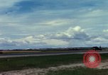 Immagine di Controller di aeromobili Il Vietnam, 1967, secondo 55 filmato di repertorio 65675025004
