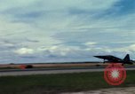 Immagine di Controller di aeromobili Il Vietnam, 1967, secondo 56 filmato di repertorio 65675025004