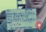 Standbild Flugzeuge controller Vietnam, 1967, aus Sekunde 6 historischem Filmmaterial Videoclip 65675025005