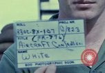Standbild Flugzeuge controller Vietnam, 1967, aus Sekunde 7 historischem Filmmaterial Videoclip 65675025005