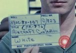 Standbild Flugzeuge controller Vietnam, 1967, aus Sekunde 8 historischem Filmmaterial Videoclip 65675025005