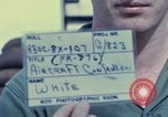 Standbild Flugzeuge controller Vietnam, 1967, aus Sekunde 10 historischem Filmmaterial Videoclip 65675025005