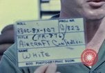 Standbild Flugzeuge controller Vietnam, 1967, aus Sekunde 13 historischem Filmmaterial Videoclip 65675025005