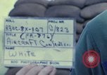 Standbild Flugzeuge controller Vietnam, 1967, aus Sekunde 25 historischem Filmmaterial Videoclip 65675025005