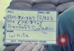 Standbild Flugzeuge controller Vietnam, 1967, aus Sekunde 29 historischem Filmmaterial Videoclip 65675025005