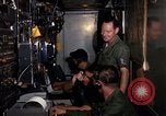 Standbild Flugzeuge controller Vietnam, 1967, aus Sekunde 35 historischem Filmmaterial Videoclip 65675025005
