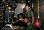Standbild Flugzeuge controller Vietnam, 1967, aus Sekunde 54 historischem Filmmaterial Videoclip 65675025005