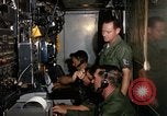 Standbild Flugzeuge controller Vietnam, 1967, aus Sekunde 55 historischem Filmmaterial Videoclip 65675025005