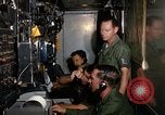 Standbild Flugzeuge controller Vietnam, 1967, aus Sekunde 57 historischem Filmmaterial Videoclip 65675025005