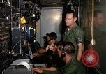 Standbild Flugzeuge controller Vietnam, 1967, aus Sekunde 62 historischem Filmmaterial Videoclip 65675025005