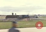 Immagine di Controller di aeromobili Il Vietnam, 1967, secondo 15 filmato di repertorio 65675025006