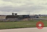 Immagine di Controller di aeromobili Il Vietnam, 1967, secondo 16 filmato di repertorio 65675025006