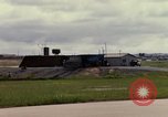 Immagine di Controller di aeromobili Il Vietnam, 1967, secondo 20 filmato di repertorio 65675025006