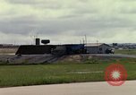 Immagine di Controller di aeromobili Il Vietnam, 1967, secondo 25 filmato di repertorio 65675025006