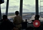 Immagine di Controller di aeromobili Il Vietnam, 1967, secondo 44 filmato di repertorio 65675025006